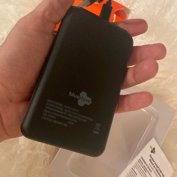 Brand New Mobile Power Bank( packaging open/broken) 8000 Mah!! - Picture 4 of 4